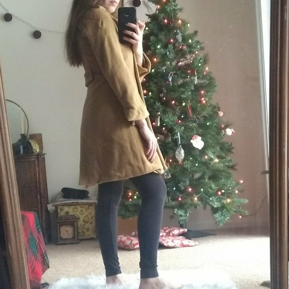 Tan peacoat 🏵️